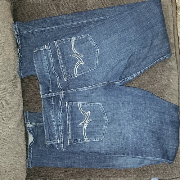 Wranglers like new - Picture 2 of 2